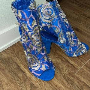 Flower peekaboo bootie